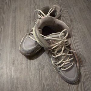 Nike Kyrie Irving mens size 9